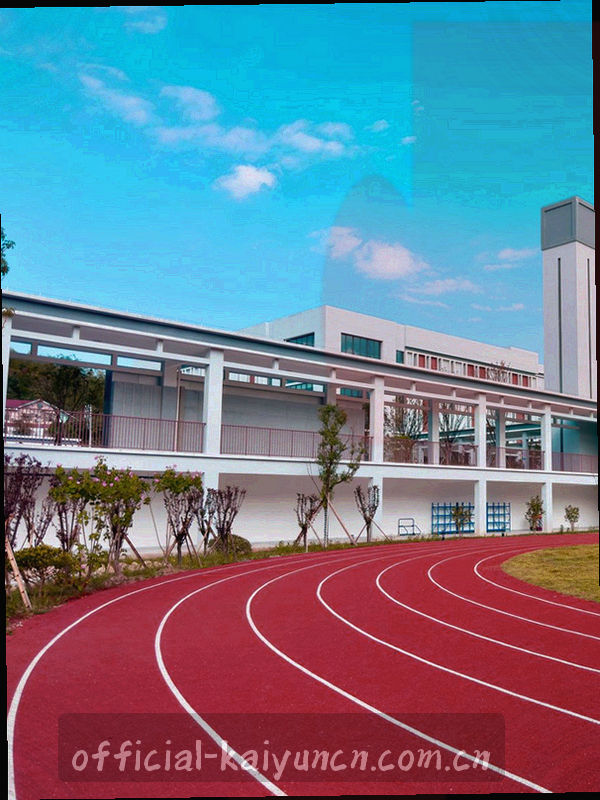 抽象手机屏幕展示数据列表与推送状态